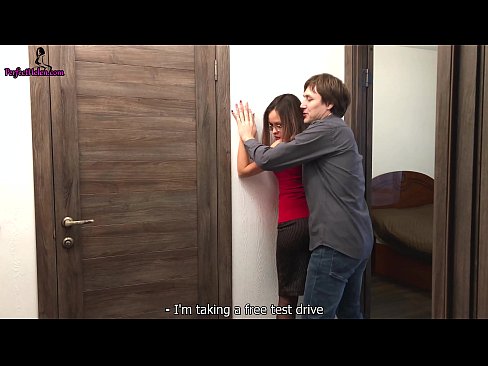 ❤️ සරාගී රියල්ටර් ඇගේ මහල් නිවාසය විකුණමින් සිටියදී ඇගේ පුකට සංවේදී ලෙස කම්පා කරයි - ක්‍රෙම්පායි ❤️ ගුද අශ්ලීල අප වෙත